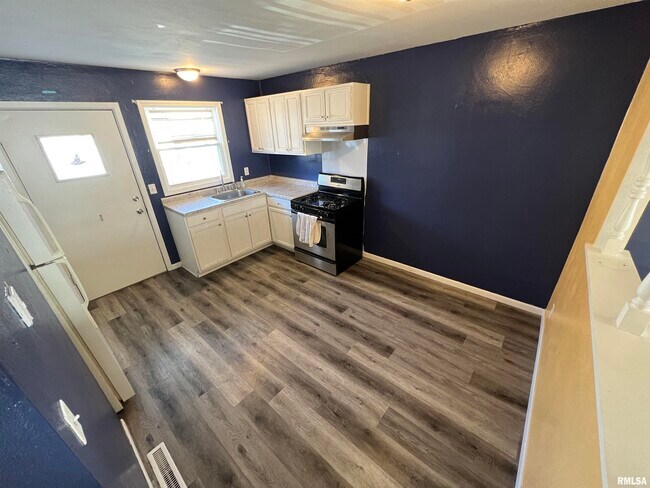 Photo - 415 St Julian St