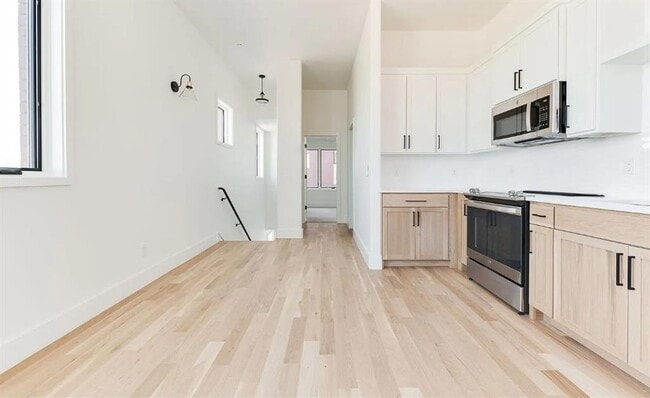 Building Photo - 1701 Wheeler St Unit 200