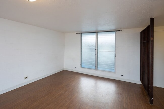 Photo - Available now! Prime location Studio with Parking!