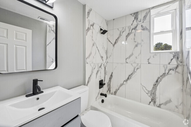 2BR, 2BA - 960SF - Primary Bathroom