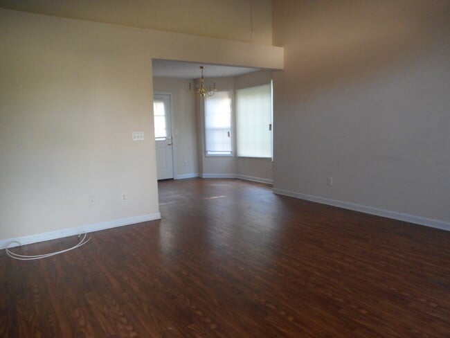 Sweet 4 Bed x 2 Bth (SORRY! NO SECTION 8) - Sweet 4 Bed x 2 Bth (SORRY! NO SECTION 8) Casa
