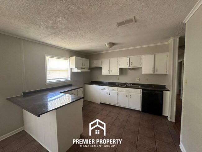 Photo - Move-In Ready 4 Bedroom Rental in 38134 â?? Hardwood Floors & Open Kitchen