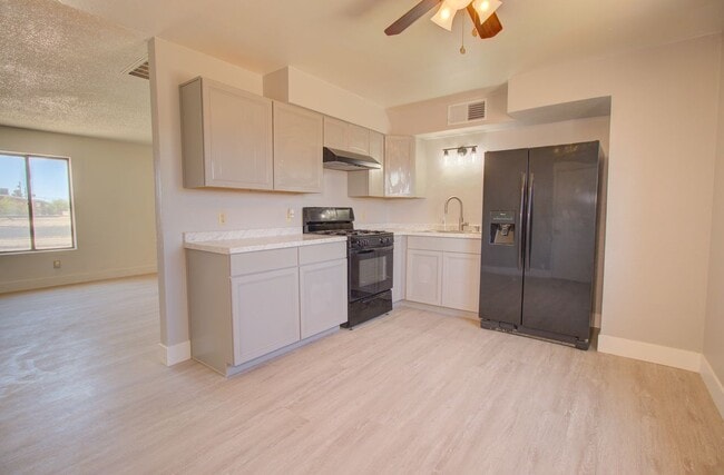 Building Photo - 518 W Battaglia Rd Rental