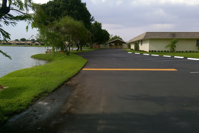 511 Banks Rd Margate, FL 33063