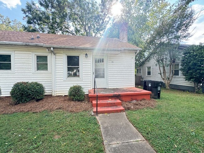 Photo - 1 Bed / 1 Bath Duplex Near Downtown Concord