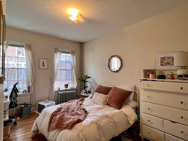 Building Photo - 81 W Cedar St Unit 31A