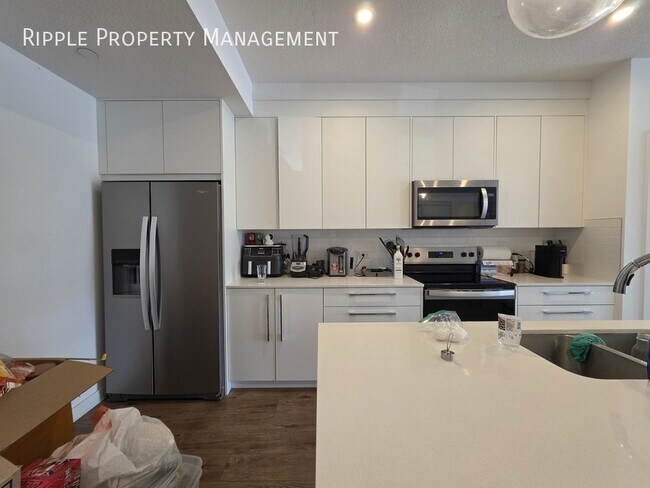 Photo - SPACIOUS 2 BEDS, 2 BATHS CONDO | MASTER ENSUITE & HEATED UNDERGROUND PARKING Unit 2224