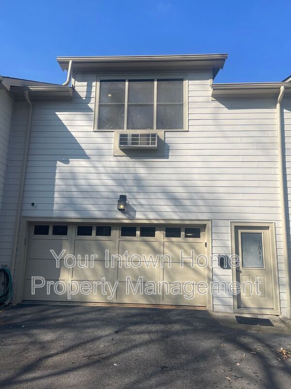 Photo - 1867 Gordon Manor NE Unit B