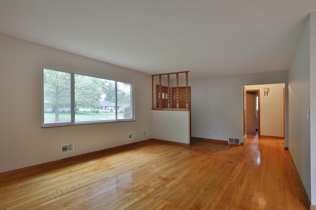 Photo - 2636 Nottingham Rd
