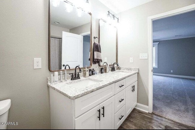 Photo - 209 Horton Ln