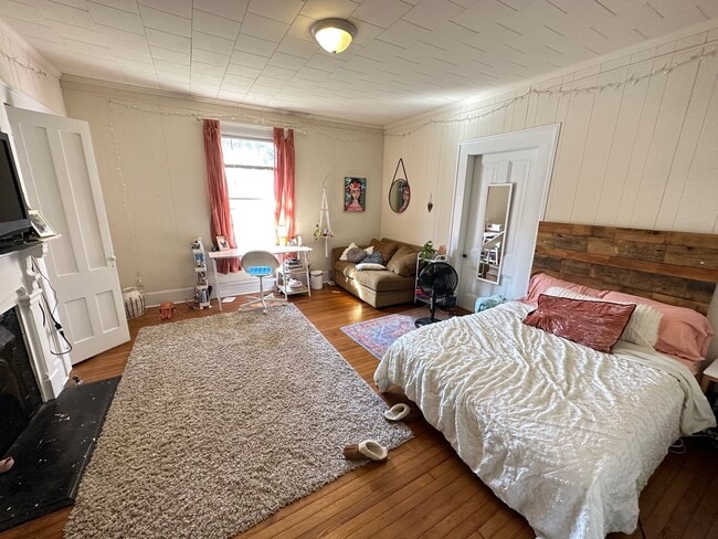 Photo - 328 Carr St