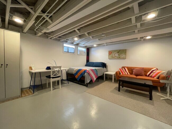 Photo - 326 Greenlow Rd Unidad Private Furnished in Academy Heights