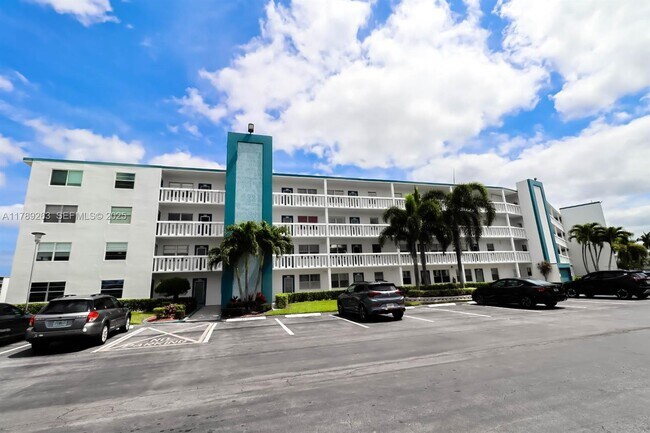 Building Photo - 3035 Exeter Unit 3035