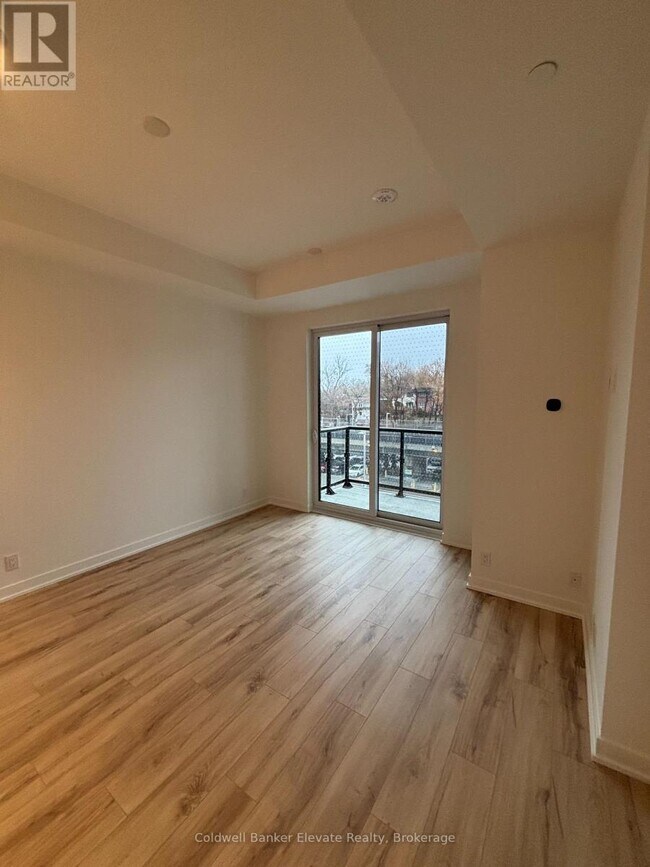 Photo - 1660 Bloor St W Unité 201