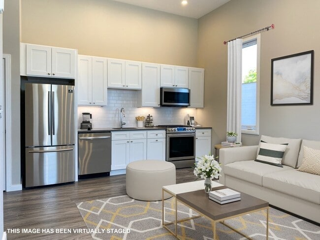 Building Photo - 345 Pleasant St Unit 1