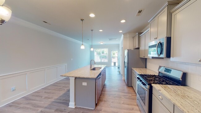 Photo - 816 Riley Ln