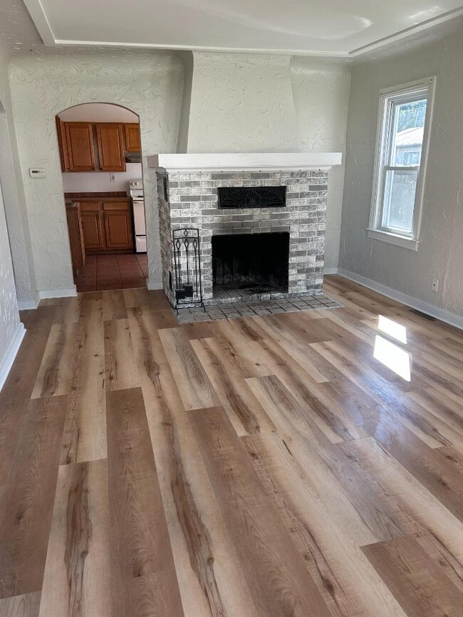Building Photo - 3228 5th St Rental