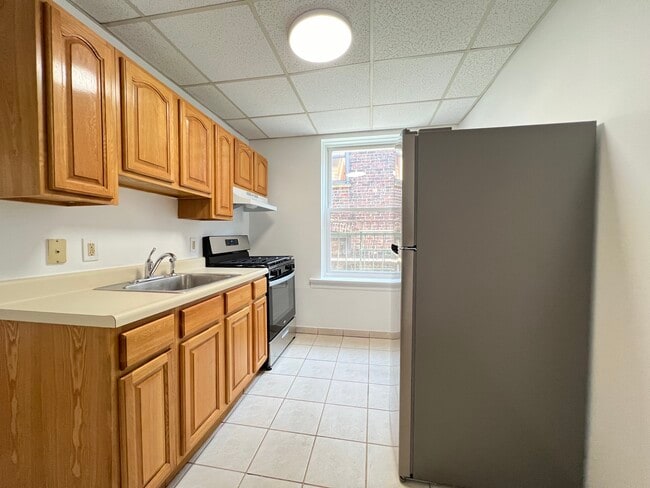 Building Photo - 181 W 48th St Unit 11 Rental