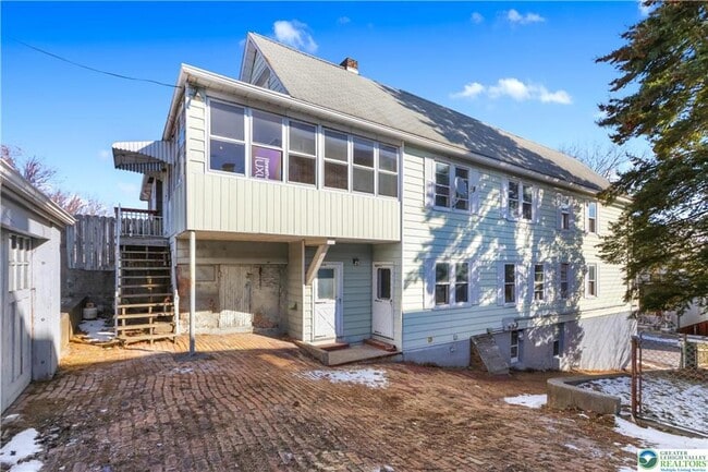 Photo - 746 N Washington St