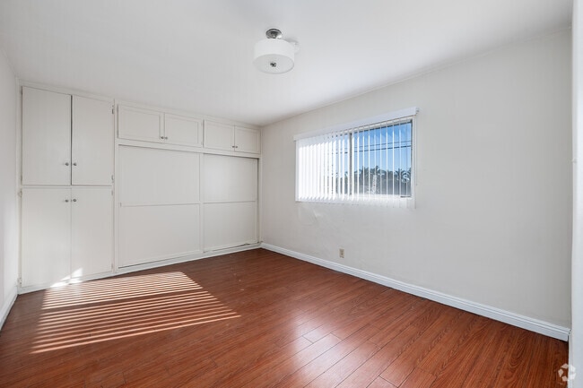 1BR, 1BA - 500SF - Bedroom