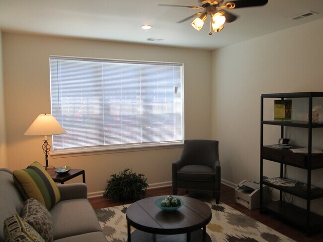 Photo - Holland Apartments On The James