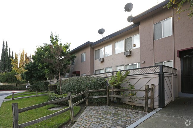 Photo - Foothill Manor Apartments
