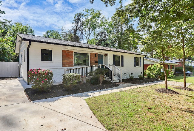 Photo - 2038 Sandhurst Dr House