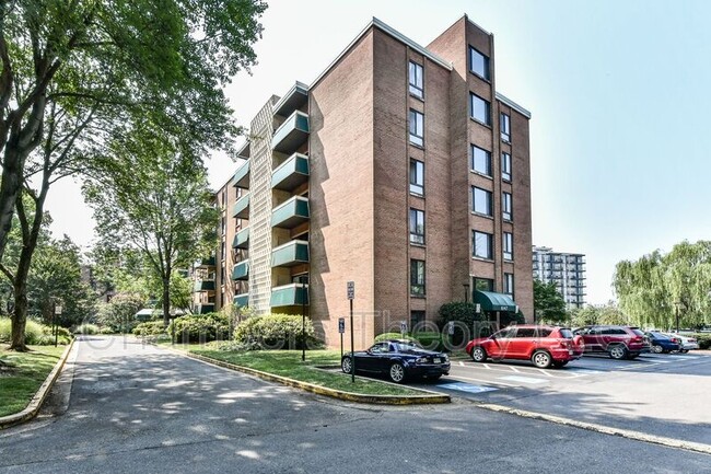 Building Photo - 6147 Leesburg Pike Unit #101 Rental