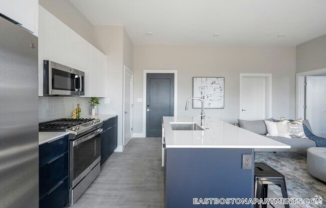 Building Photo - 656 Saratoga St Rental