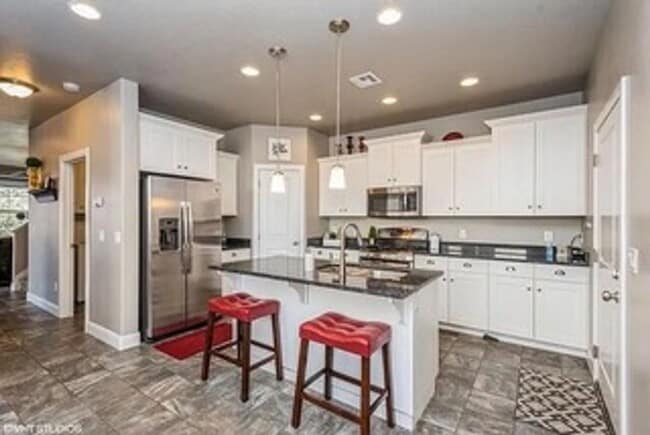 Photo - Modern Desert Living in a Bright & Spacious Townhome