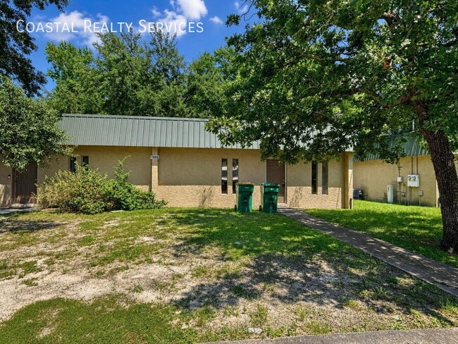 Building Photo - 1009 Hondo Ave