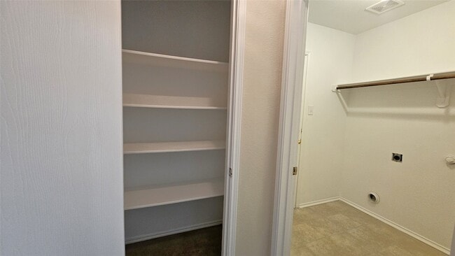 Photo - 715 Hallvale Dr