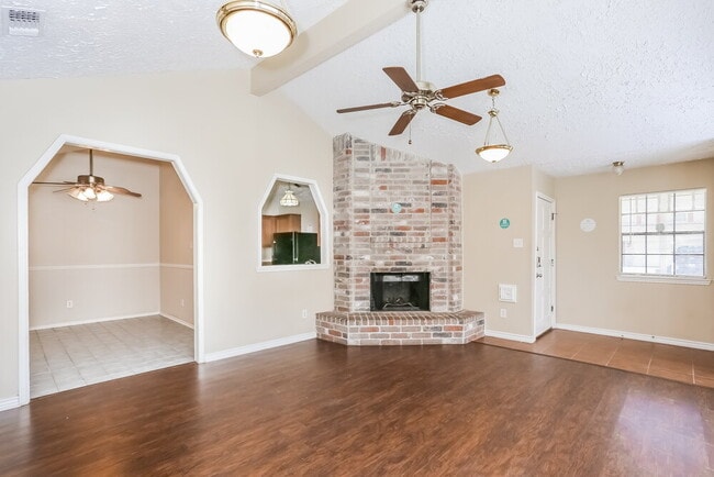 Photo - 11 Crestbriar Ct