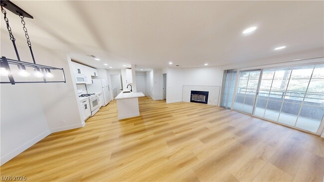 Photo - 2200 S Fort Apache Rd Unidad 2047