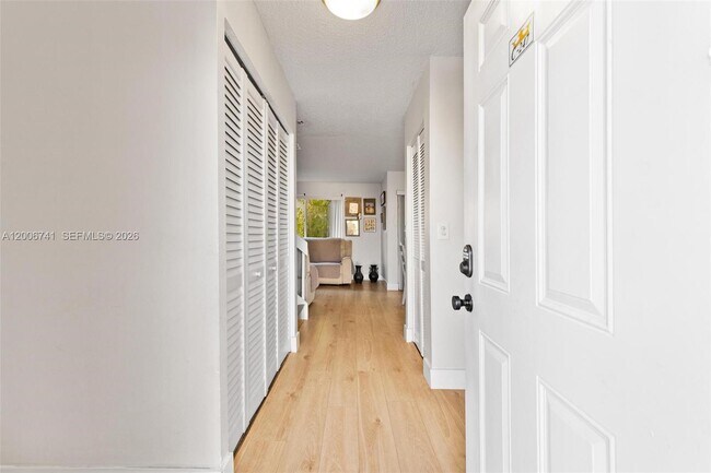 Photo - 6235 SW Kendale Lakes Cir Unit 247