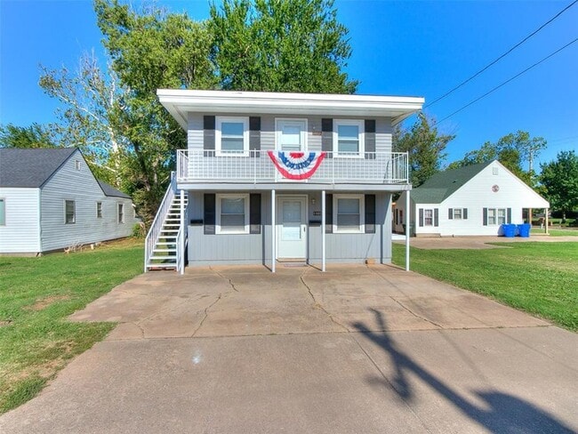 Photo - 203 E Brooks St