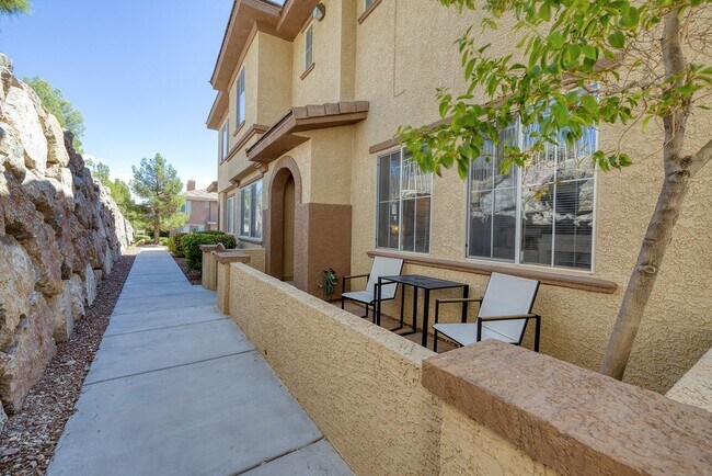 Photo - FULLY FURNISHED 2 BEDROOM CONDO IN THE NW ...