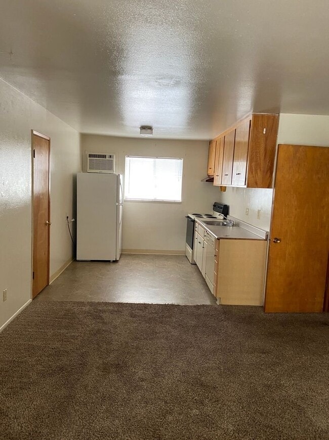 Photo - 735 W 6th St Unidad 2