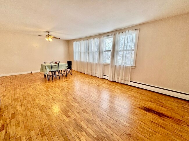 Photo - 3 Bedroom Apartment for Rent – Available April 1st Unité 767