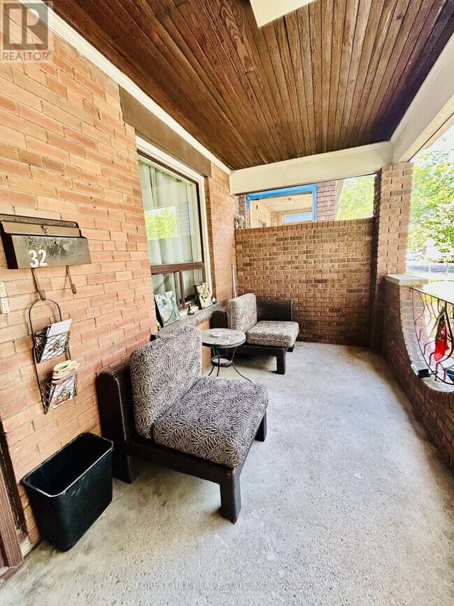 Photo - 32 Earlscourt Ave