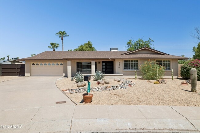Building Photo - 3526 E Sahuaro Dr