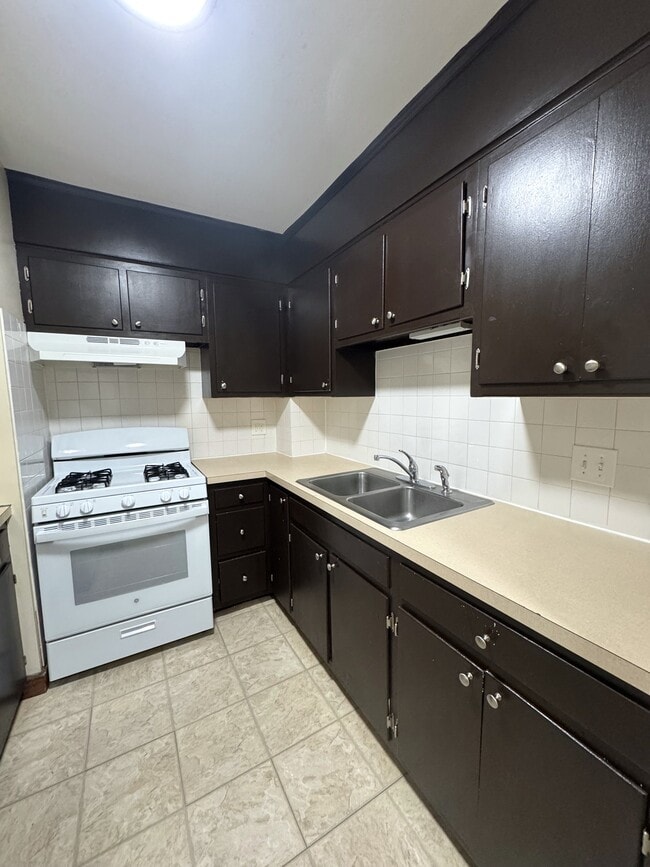 Photo - 580 Bridge St Apartments Unit 10