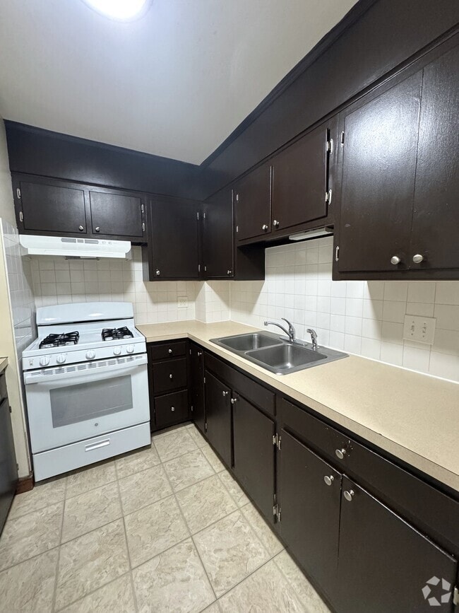 Building Photo - 580 Bridge St Unit 10 Rental