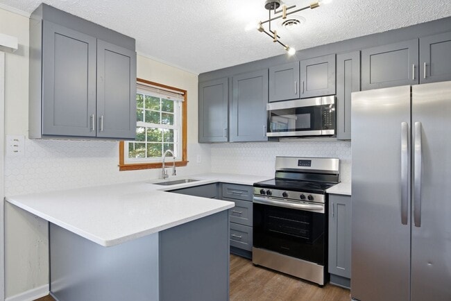 Photo - 3 bed, 1 bath.  Pet Friendly New remodel
