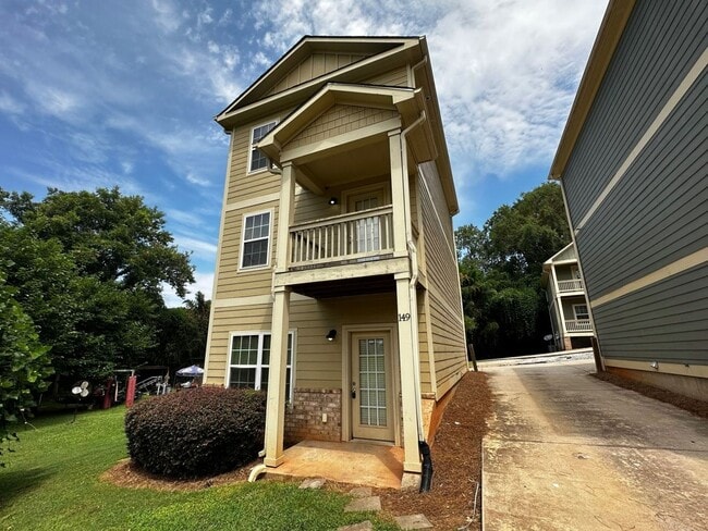 Building Photo - PRE-LEASING FOR AUGUST 2026!