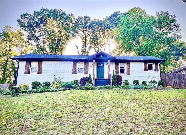 Building Photo - 2783 Meadowview Dr SE
