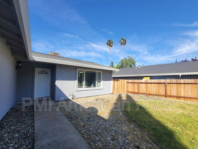 Photo - 7725 Wooddale Way