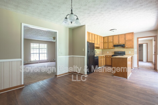 Photo - 310 Summerwood Ln