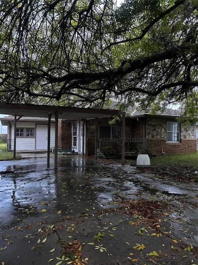 Building Photo - 2018 N Avenue H