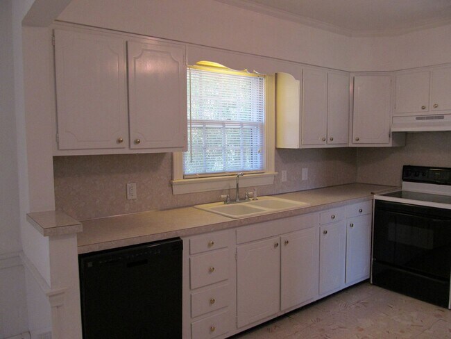 Photo - Great Waterfront Retreat